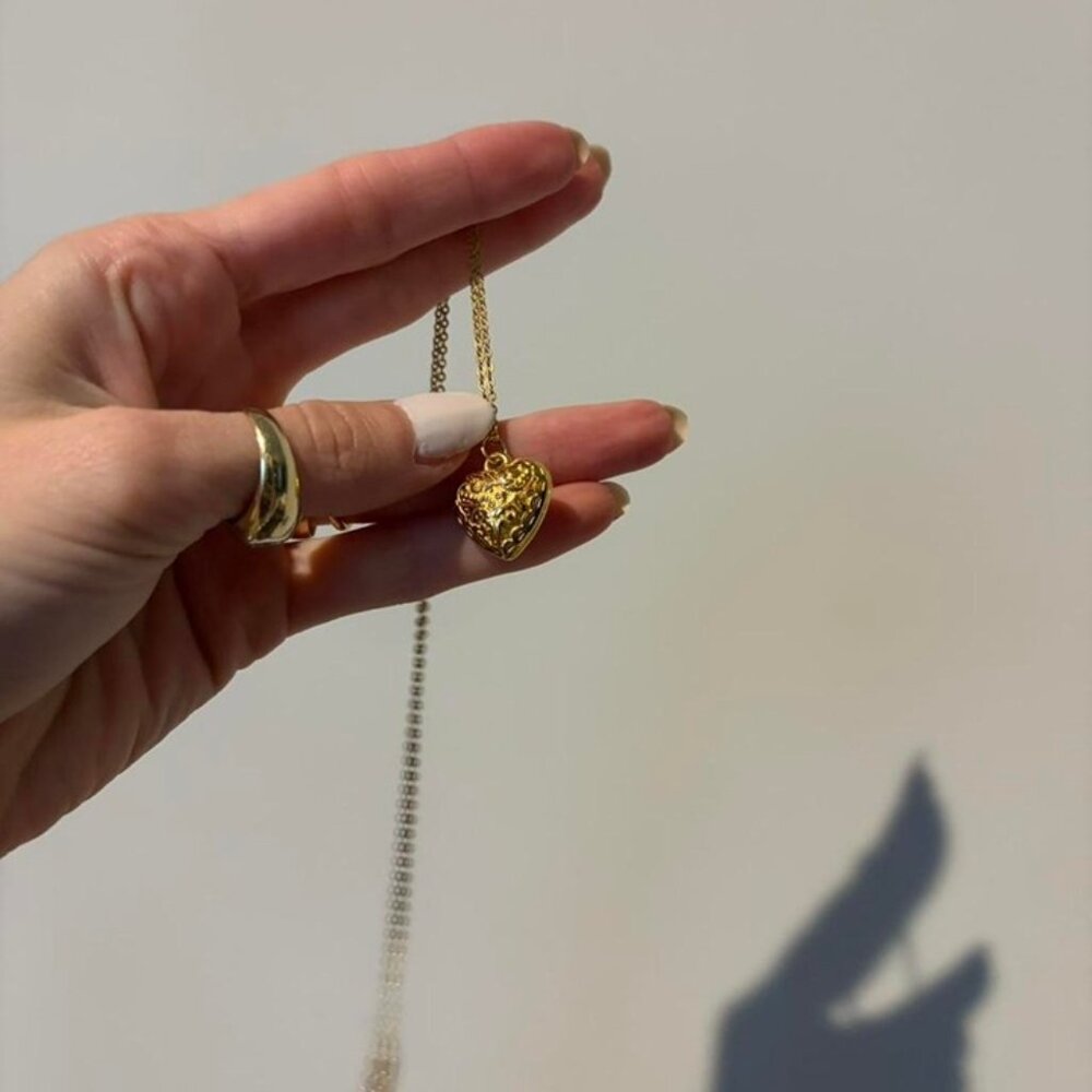 Gold tone puffy heart necklace